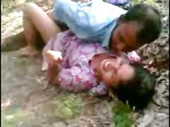 Desi মেয়ে খোলা জায়গায় উত্তেজনাপূর্ণ যৌন মিলন