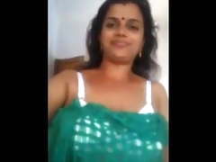 Tia indiana sensual fazendo masturbação manual