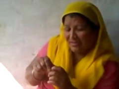 নতুন বিবাহিত ভারতীয় দম্পতির রোমান্টিক প্রথম রাত